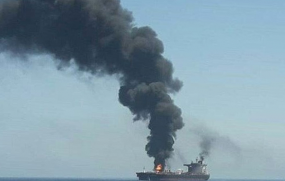 Два танкера атакованы в Оманском заливе