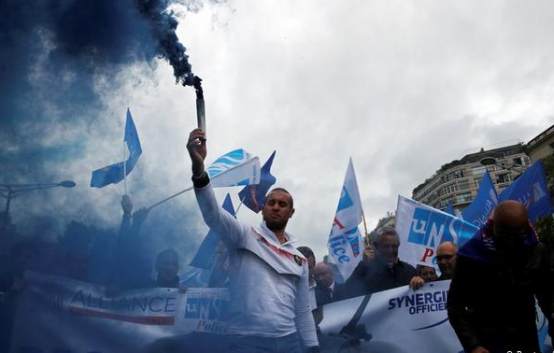 Полиция Франции протестует против обвинения их во всех проблемах общества