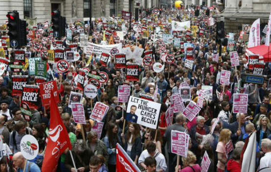 Лондон захлестнула волна протестов в поддержку митингующих в США
