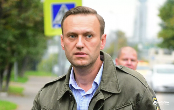 Навальный спешит на родину