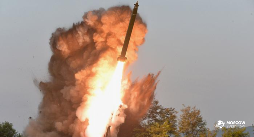 Запуск КНДР баллистических ракет в сторону Японии