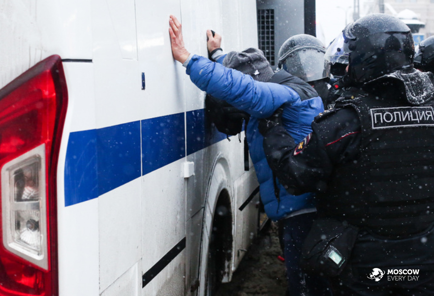 Полицейскими проведены задержания у исправительной колонии, где отбывает срок Навальный
