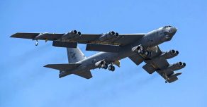 Полет американского ядерного бомбардировщика Boeing B-52H у границ РФ