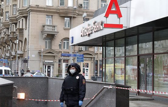 Задержан и отправлен на допрос захватчик банка в Москве