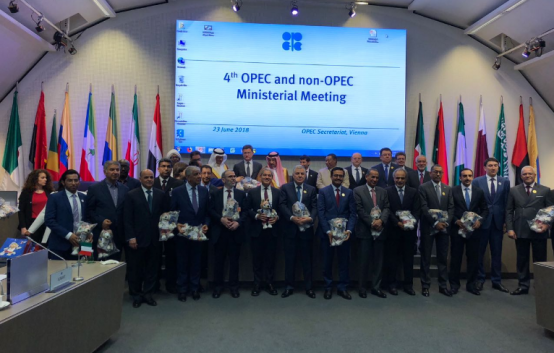 Участникам ОПЕК+ удалось достичь продолжения ограничений на добычу нефти на месяц