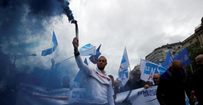Полиция Франции протестует против обвинения их во всех проблемах общества