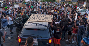 США накрыла новая волна протестов из-за смерти второго афроамериканца