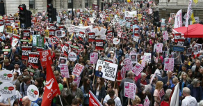 Лондон захлестнула волна протестов в поддержку митингующих в США