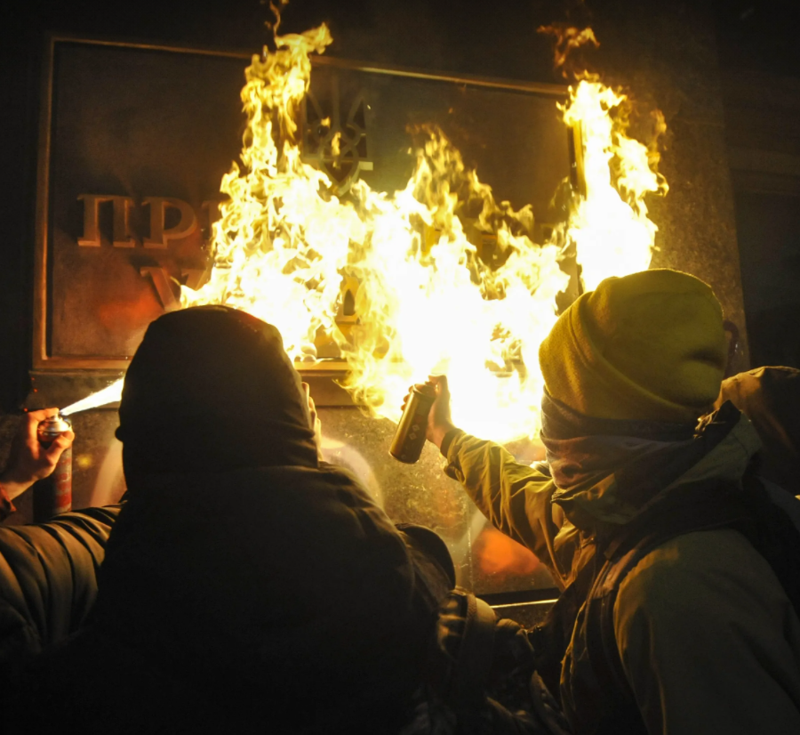 У офиса президента Украины разгорелся протест из-за приговора активисту Стерненко