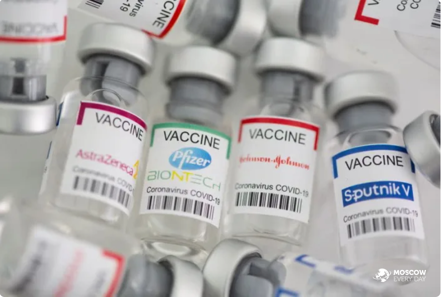 Гинцбург заявил, что лучшую вакцину от коронавируса определяли по политическим и экономическим критериям