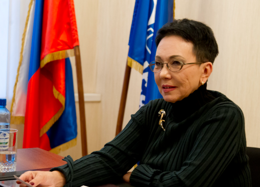 В четверг 10 июня Сергей Неверов, возглавляющий фракцию «Единая Россия» в Государственной Думе сообщил, что последствия коронавируса привели к смерти сестры министра обороны Сергея Шойгу Ларисы.