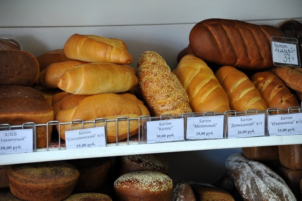 Батон хлеба подорожал на 3 рубля. Хлебобулочные изделия ассортимент. Хлеб в магазине. Хлебобулочные изделия булочки. Ассортимент хлеба и хлебобулочных изделий.